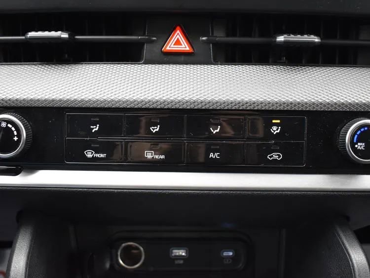 Used 2024 Kia Sportage LX image 32