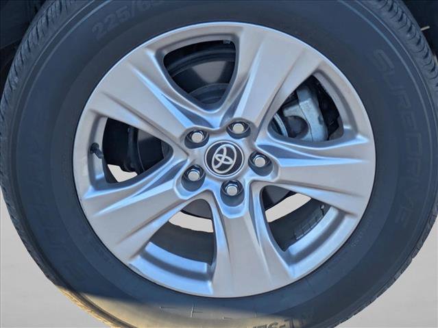 Used 2022 Toyota RAV4 XLE w/ Convenience Package FWD image 14