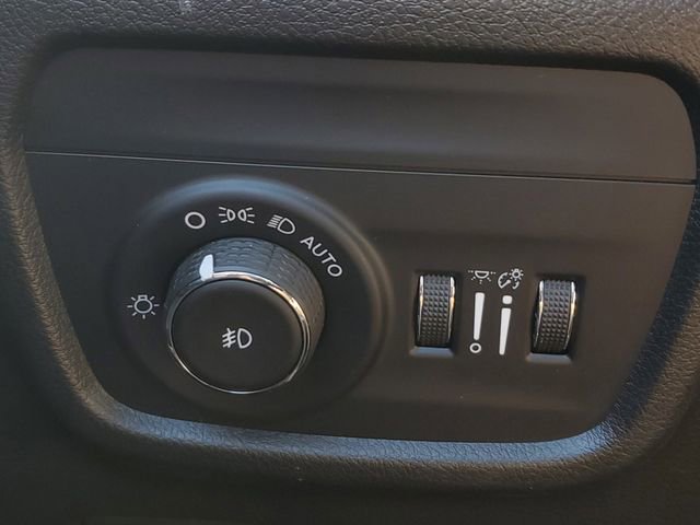 Certified 2022 Jeep Grand Cherokee Overland w/ Luxury Tech Group IV image 38