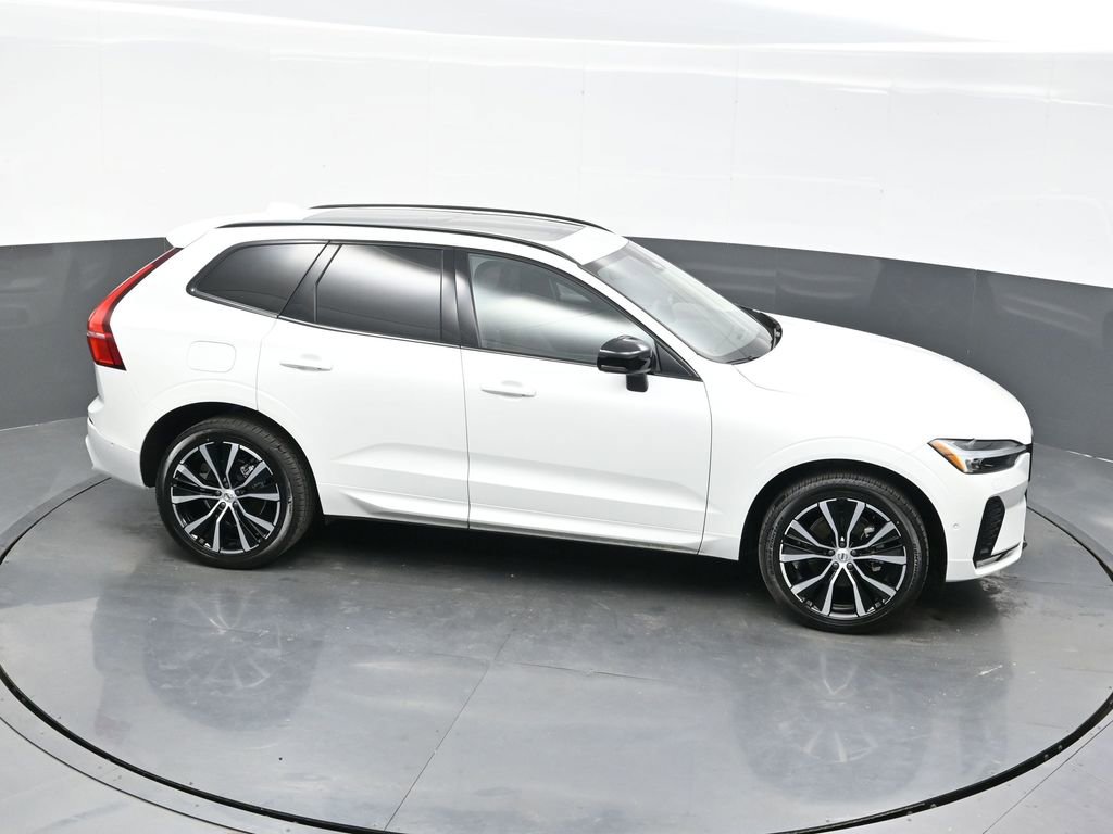 Used 2025 Volvo XC60 B5 Plus image 25