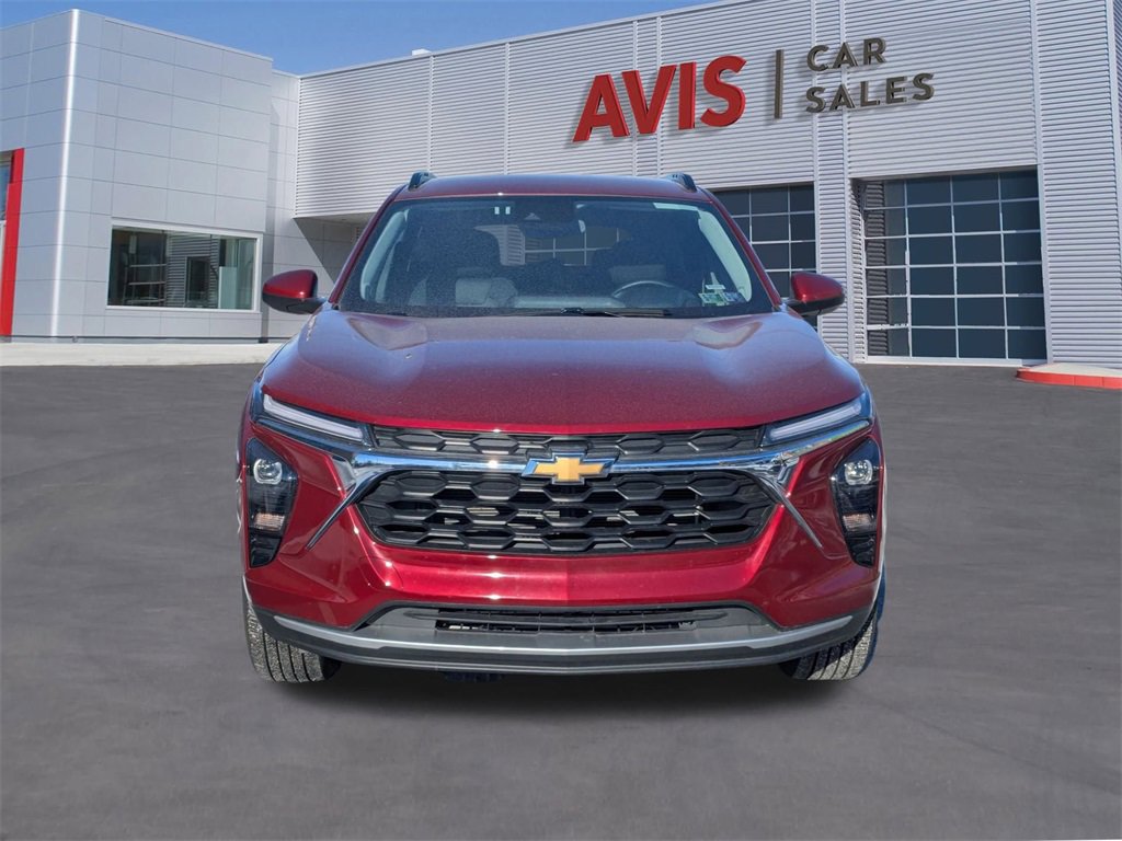 Used 2025 Chevrolet Trax LT w/ LT Convenience Package image 8