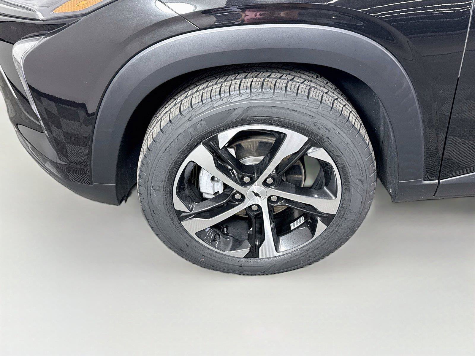 Used 2024 Chevrolet Trax RS w/ Driver Confidence Package FWD image 22