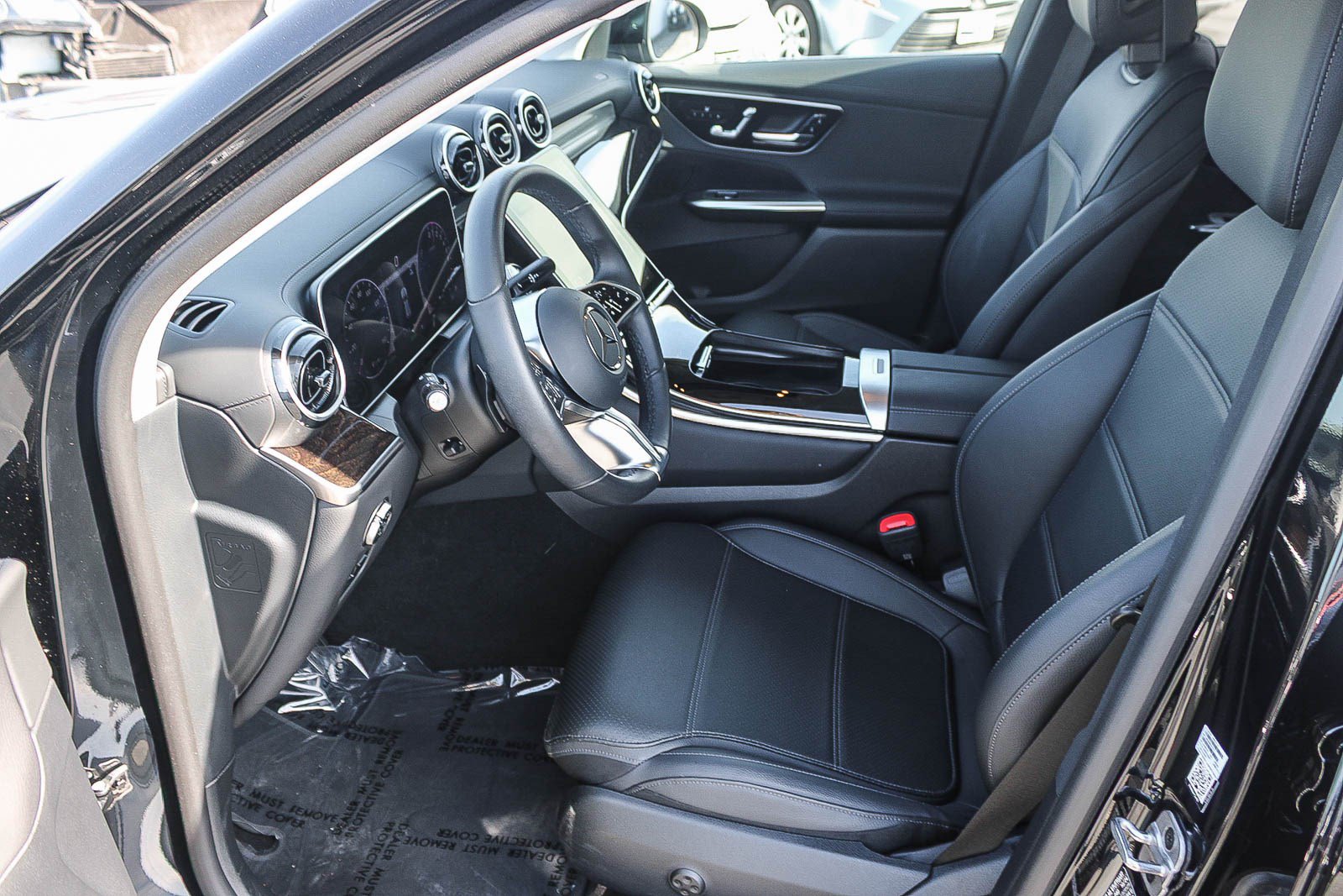 Used 2025 Mercedes-Benz GLC 350e 4MATIC image 18