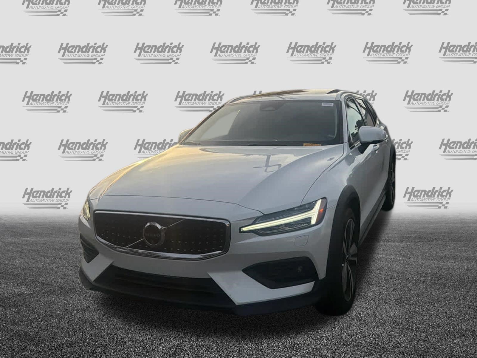 Used 2024 Volvo V60 B5 Cross Country Plus w/ Protection Package Premier AWD/4WD image 8