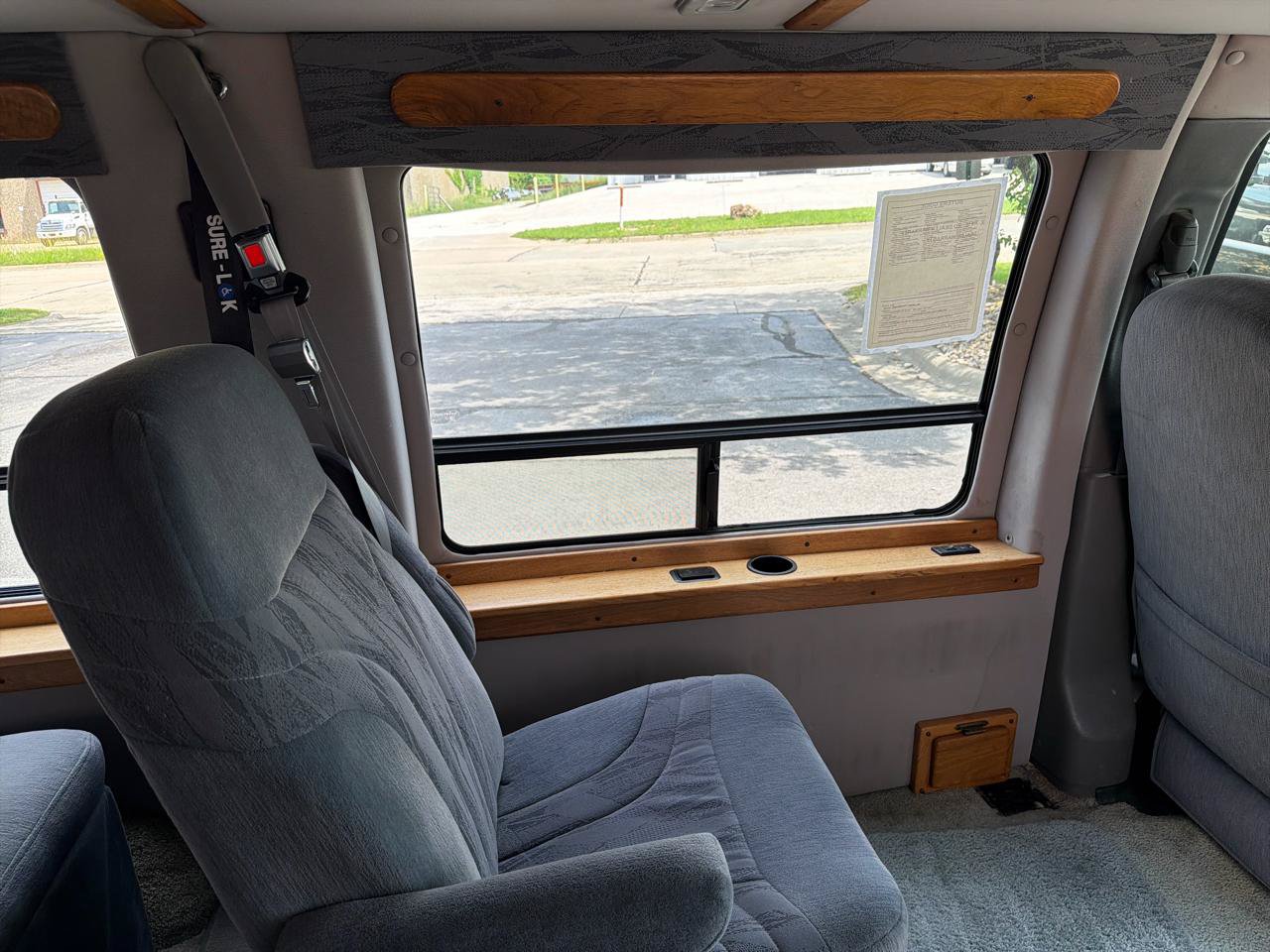 Used 2003 GMC Savana 1500 w/ Preferred Equipment Group 3 RWD image 38