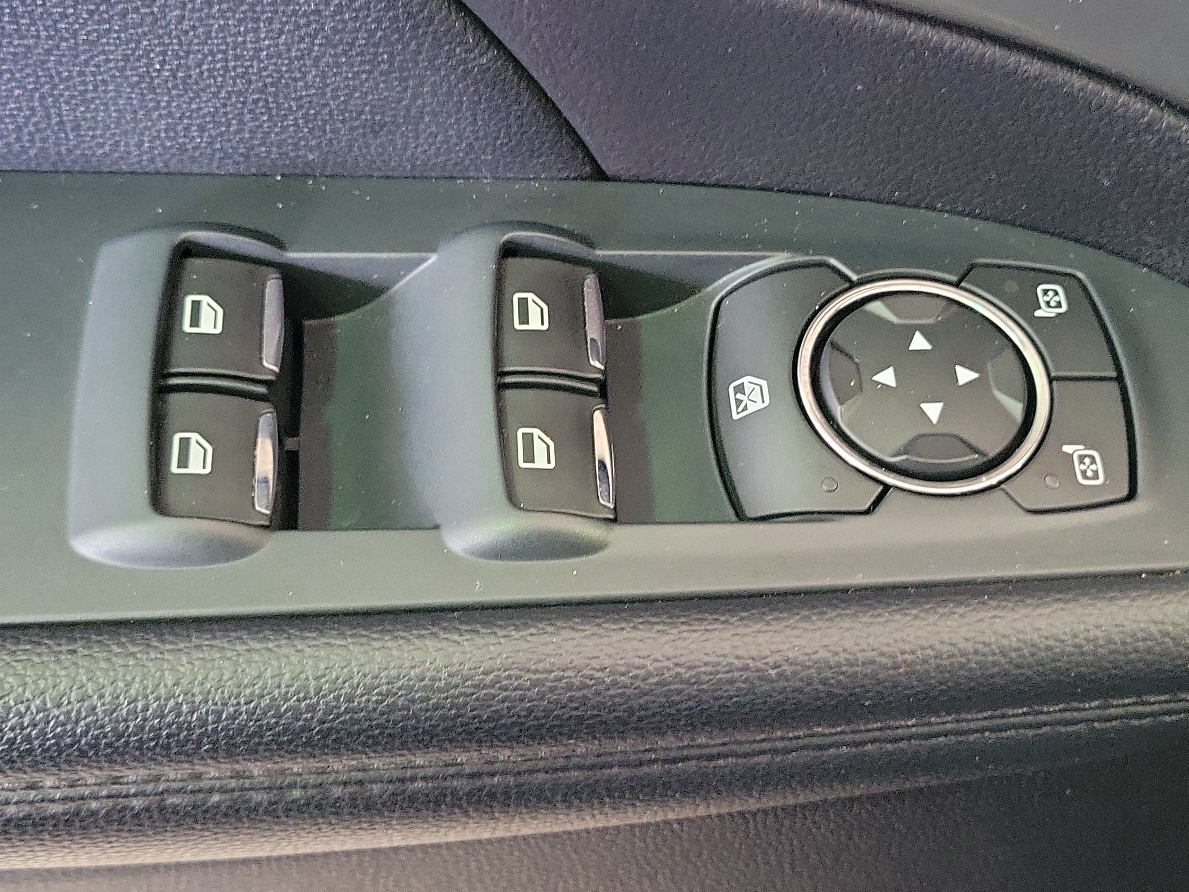 Used 2019 Ford Explorer XLT w/ Equipment Group 202A FWD image 28