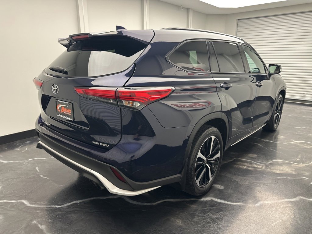 Used 2022 Toyota Highlander XSE image 3
