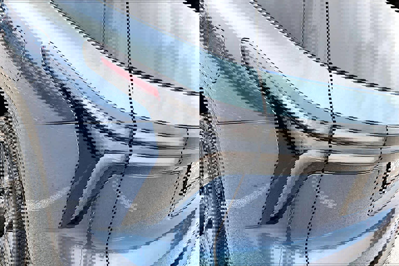 Used 2024 Chevrolet Traverse RS image 28