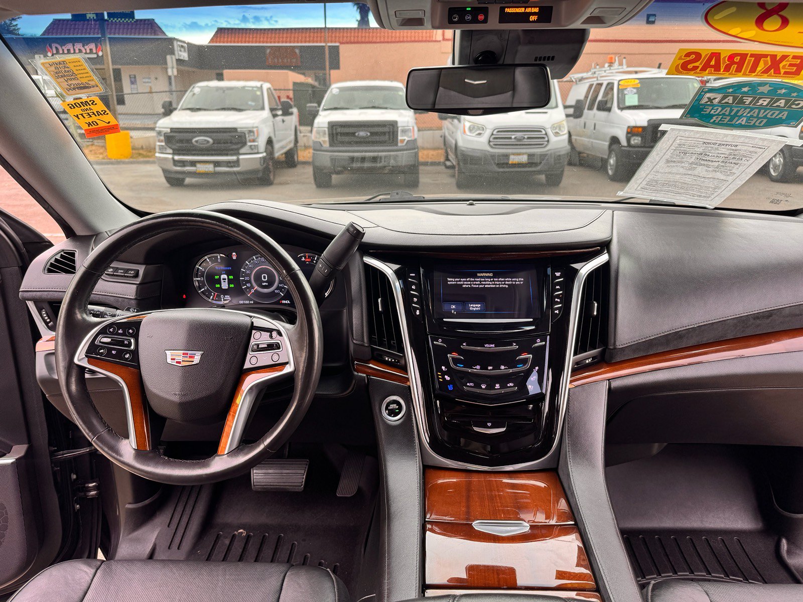 Used 2018 Cadillac Escalade ESV Luxury AWD/4WD image 16