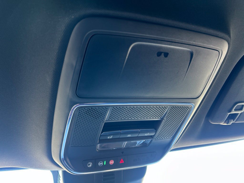 Used 2024 Chevrolet Traverse RS w/ LPO, Floor Liner Package FWD image 64