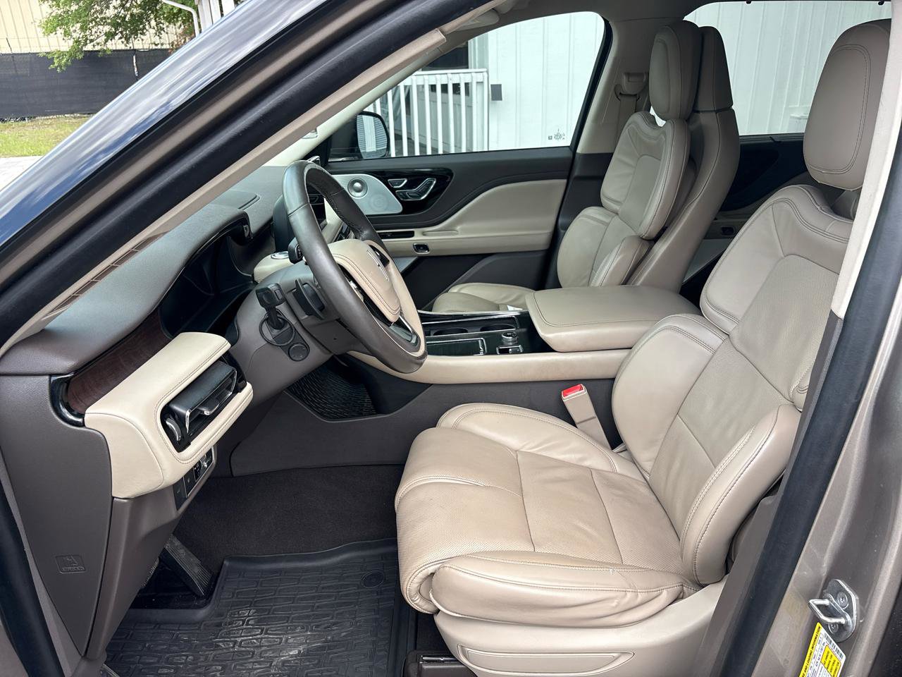 Used 2020 Lincoln Aviator Reserve w/ Equipment Group 201A RWD image 9