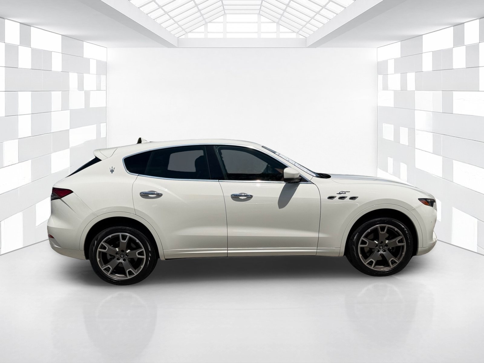 Used 2023 Maserati Levante GT AWD/4WD image 8