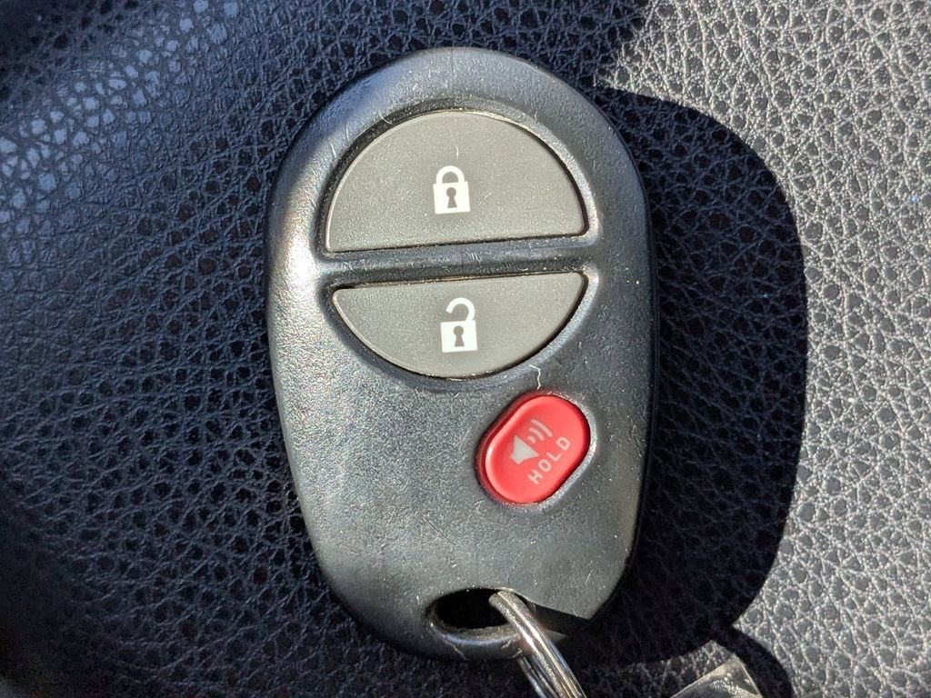 Used 2017 Toyota Tundra SR5 image 28