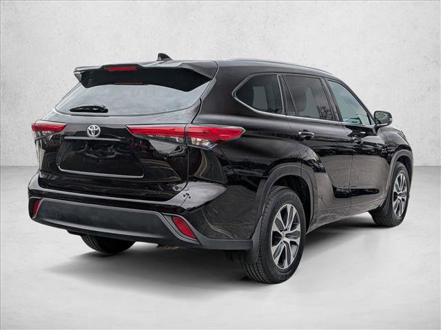 Used 2022 Toyota Highlander XLE AWD/4WD image 5