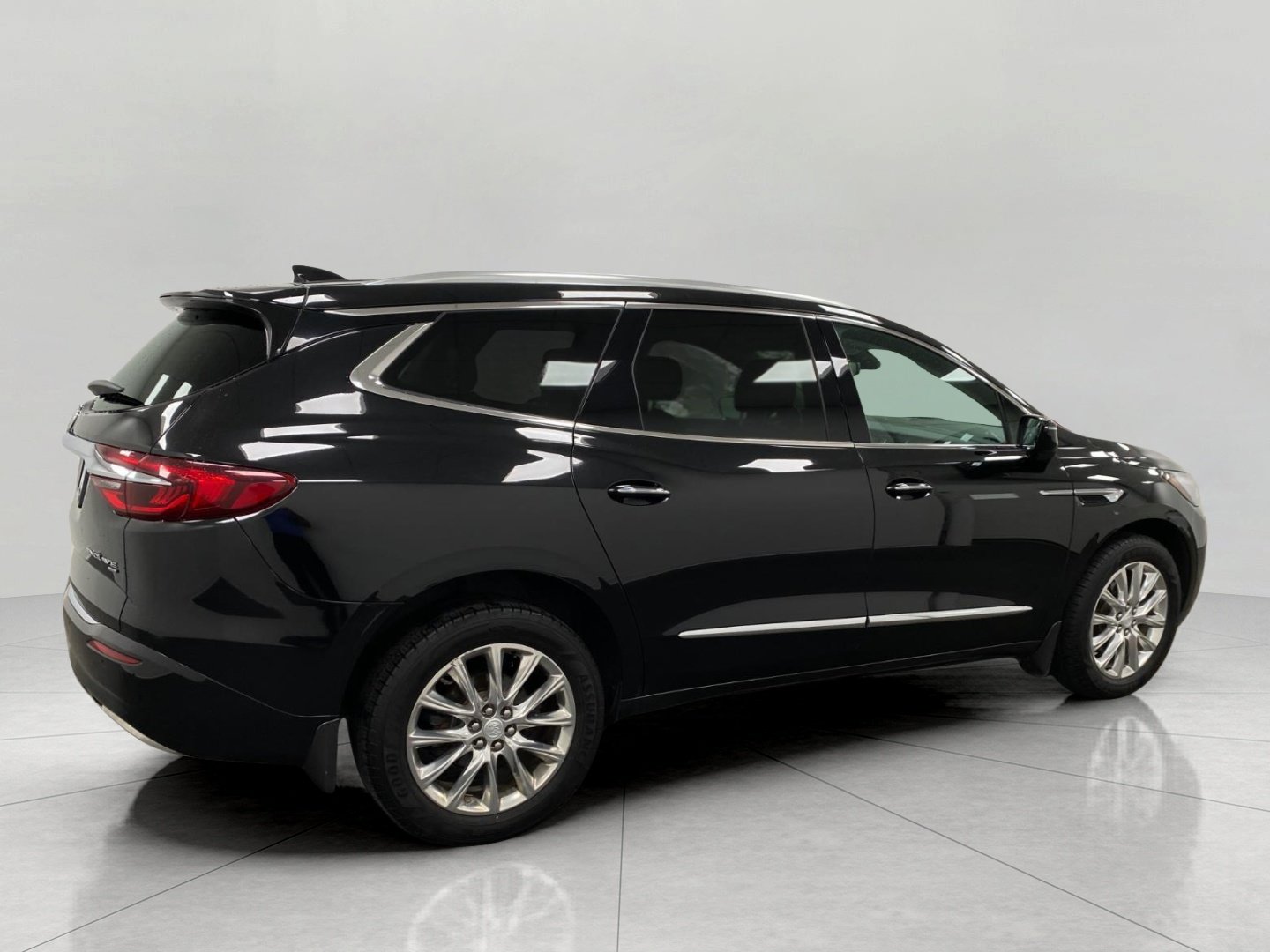 Used 2018 Buick Enclave Premium w/ Trailering Package AWD/4WD image 3