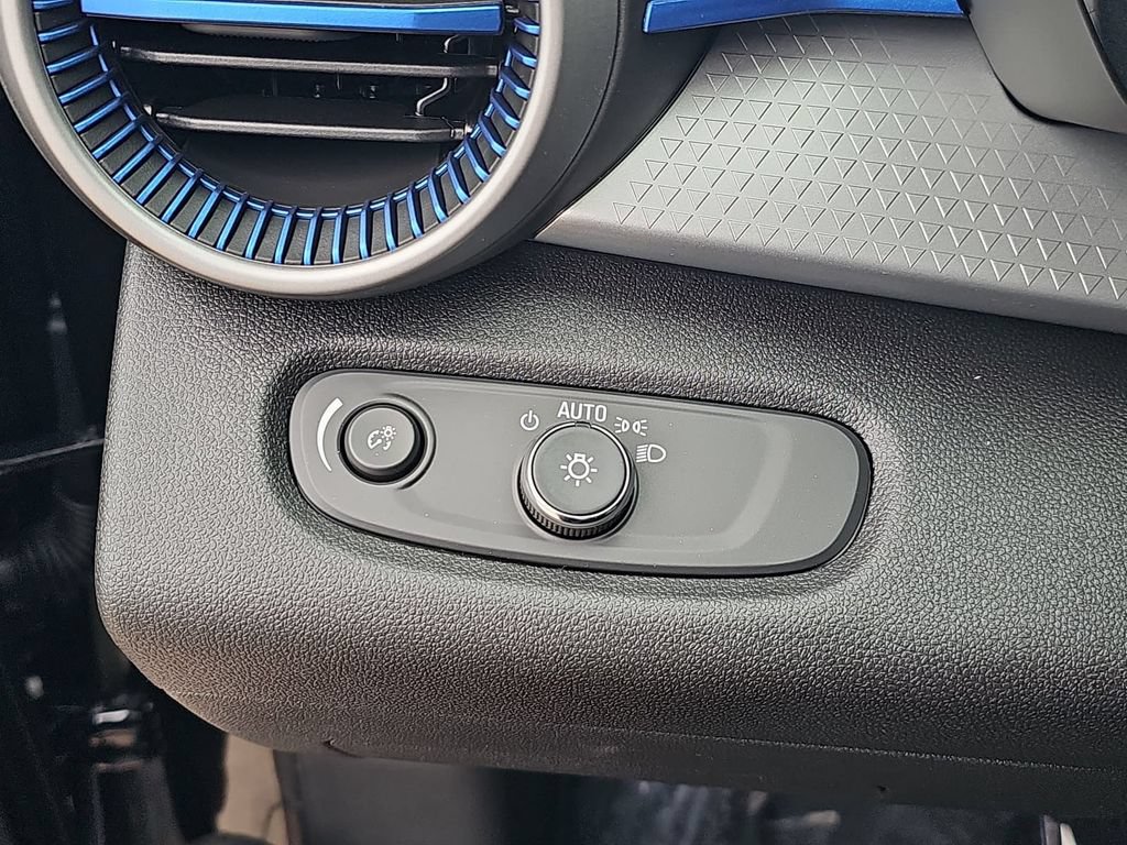 New 2026 Chevrolet Trax LS w/ LS Convenience Package FWD image 25