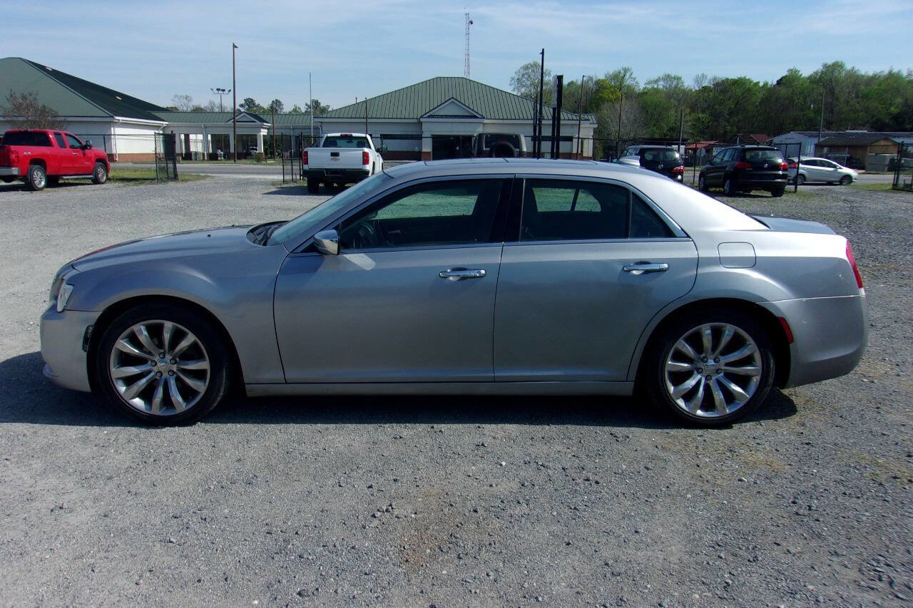Used 2017 Chrysler 300 C w/ Harman/Kardon Audio Group RWD image 4