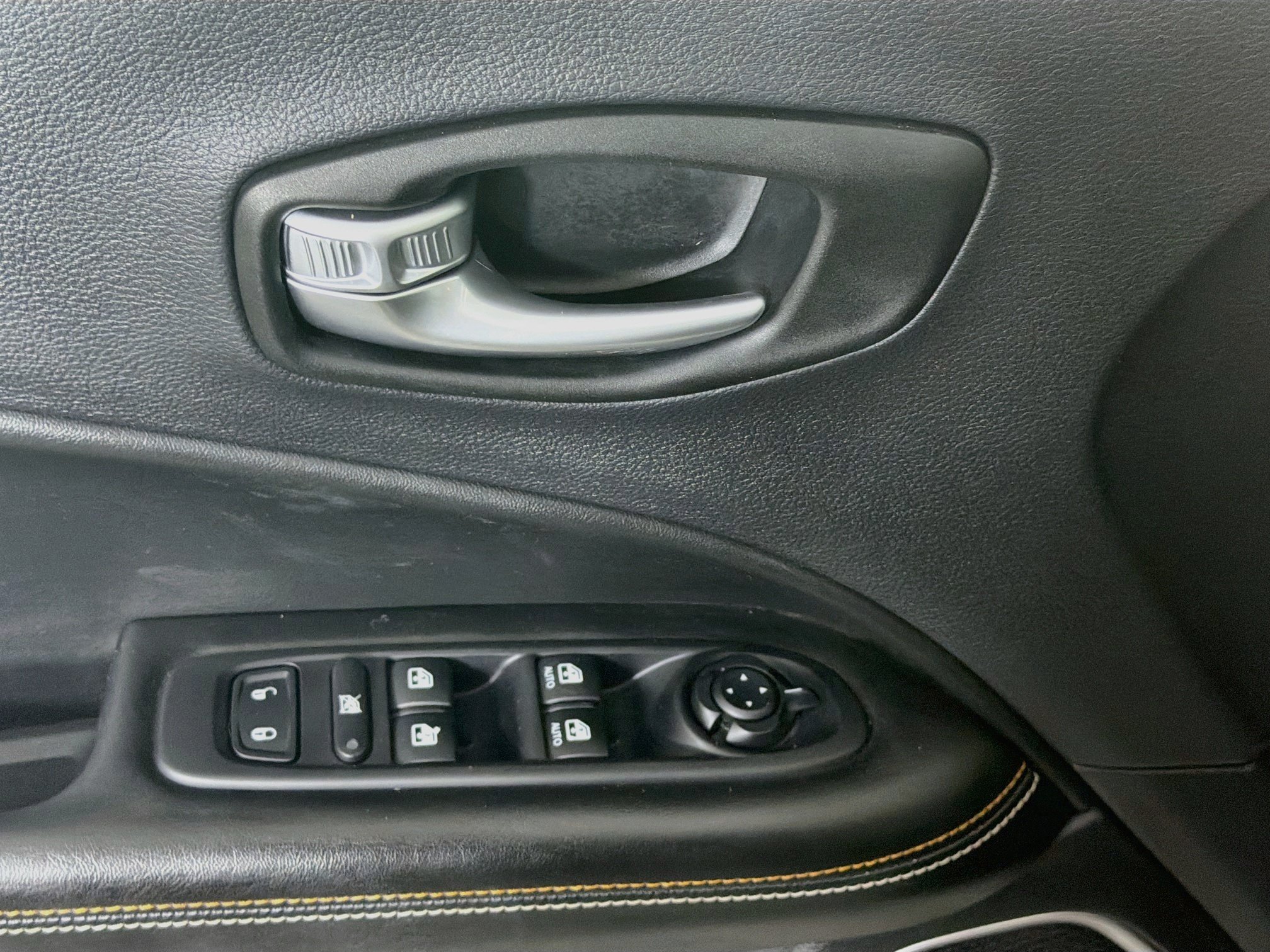 Used 2021 Jeep Compass Latitude FWD image 15