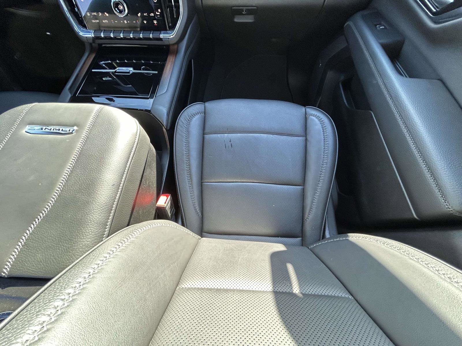 Used 2025 GMC Yukon Denali image 14