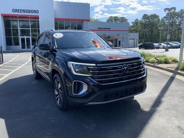 Used 2025 Volkswagen Atlas SEL AWD/4WD image 2