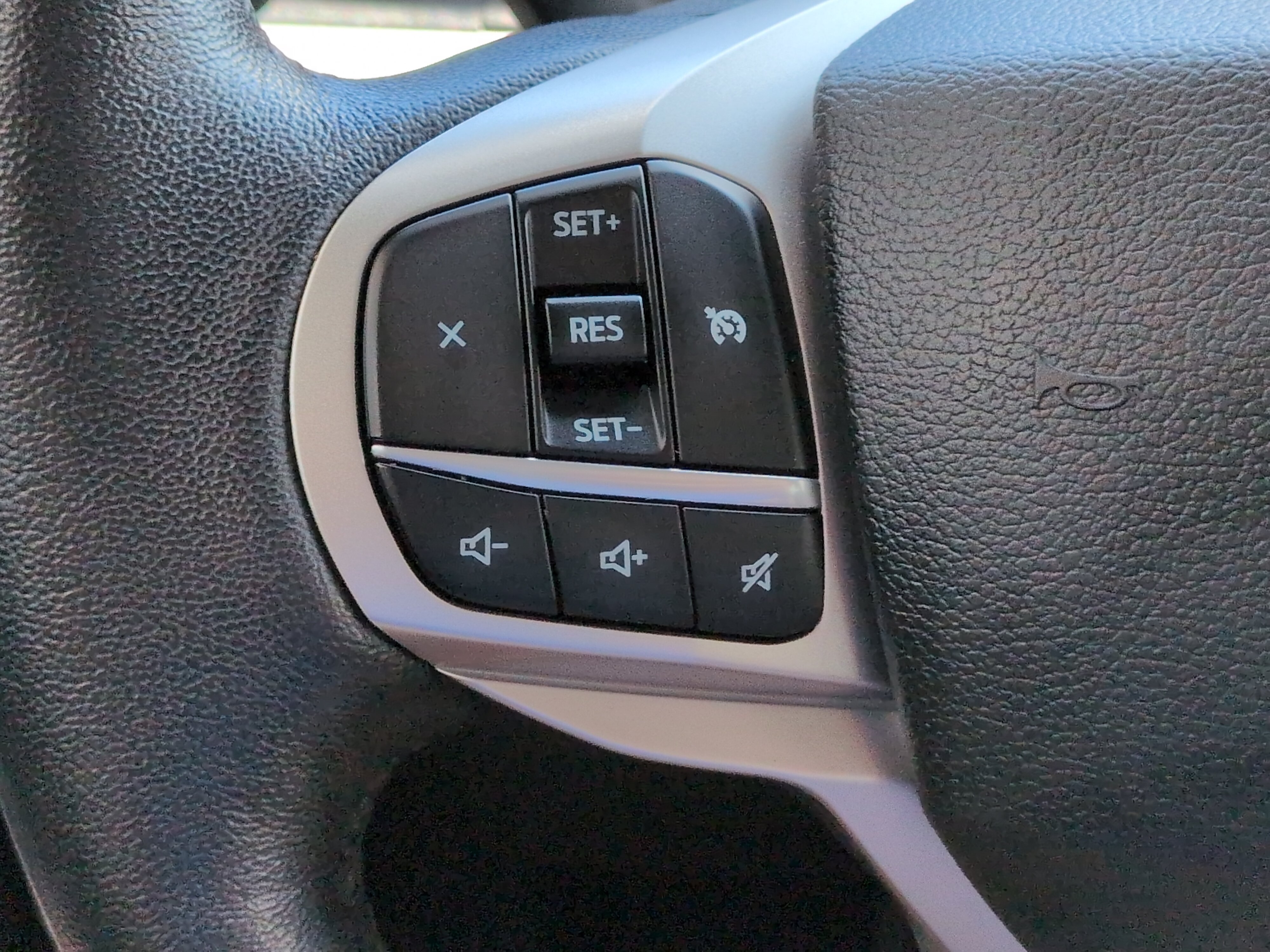 Certified 2022 Ford Explorer XLT RWD image 23