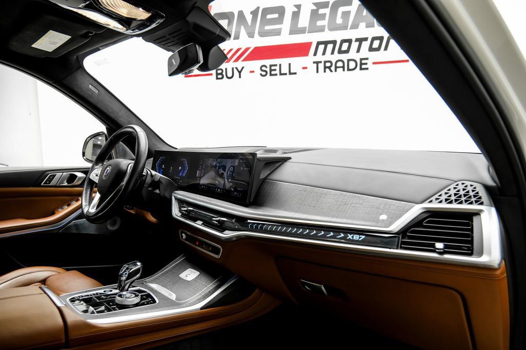 Used 2025 BMW ALPINA XB7 AWD/4WD image 16