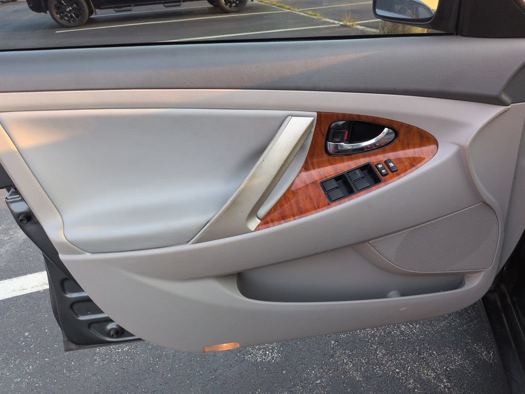 Used 2009 Toyota Camry XLE w/ Leather Pkg FWD image 11