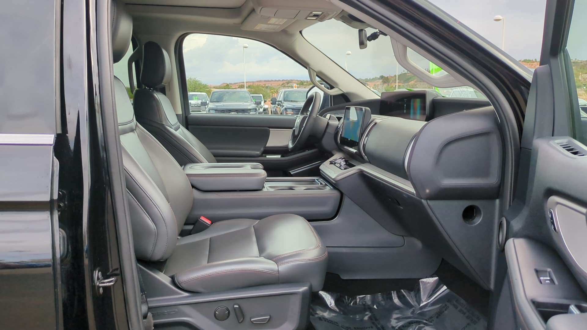 Used 2025 Ford Expedition Active AWD/4WD image 29