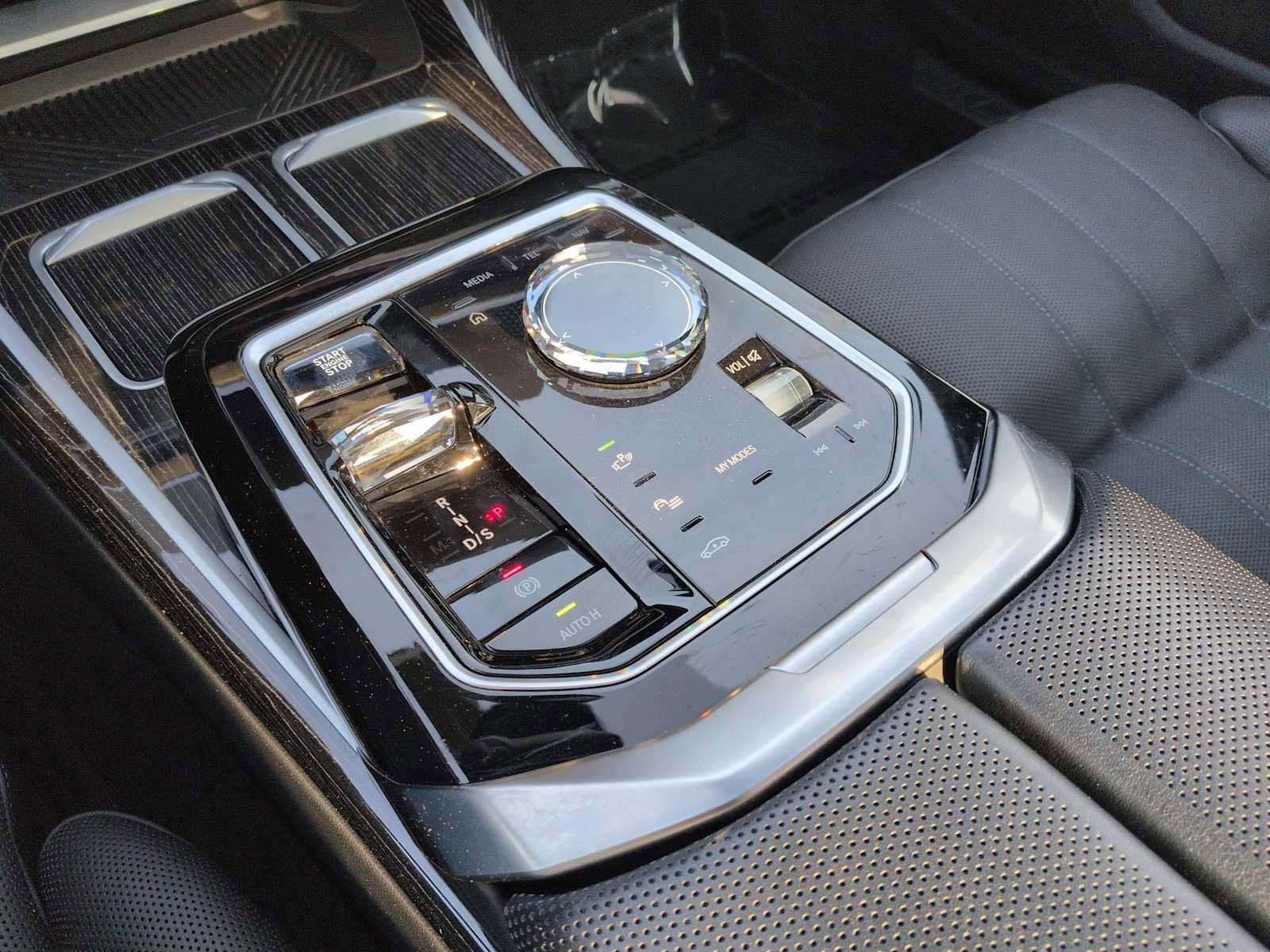 Used 2023 BMW 740i image 35