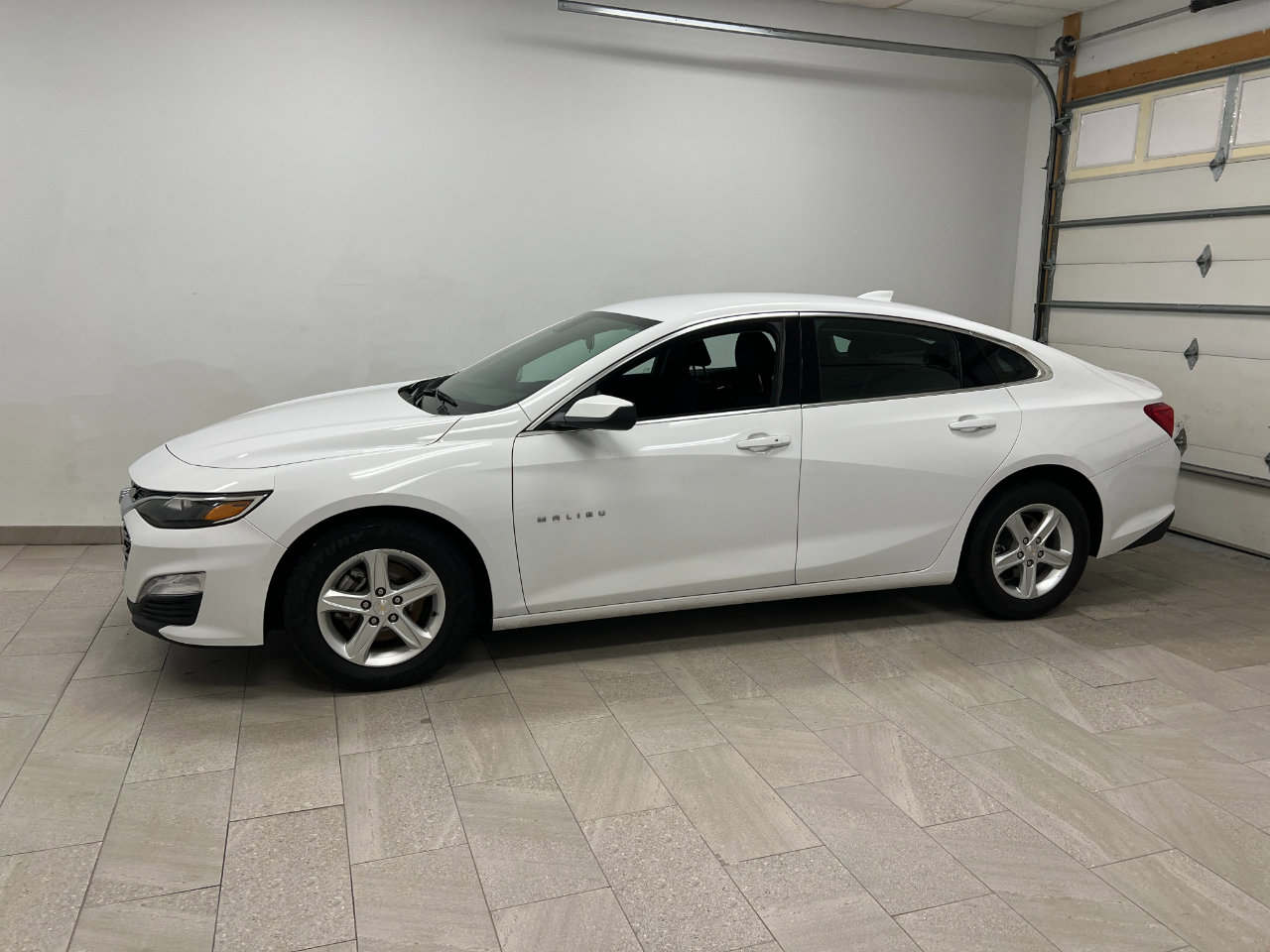 Used 2023 Chevrolet Malibu LT w/ Driver Confidence Package image 5