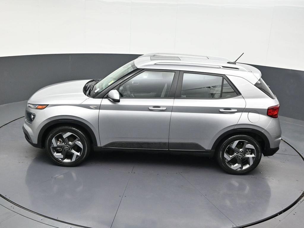 Used 2023 Hyundai Venue SEL w/ Cargo Package FWD image 17