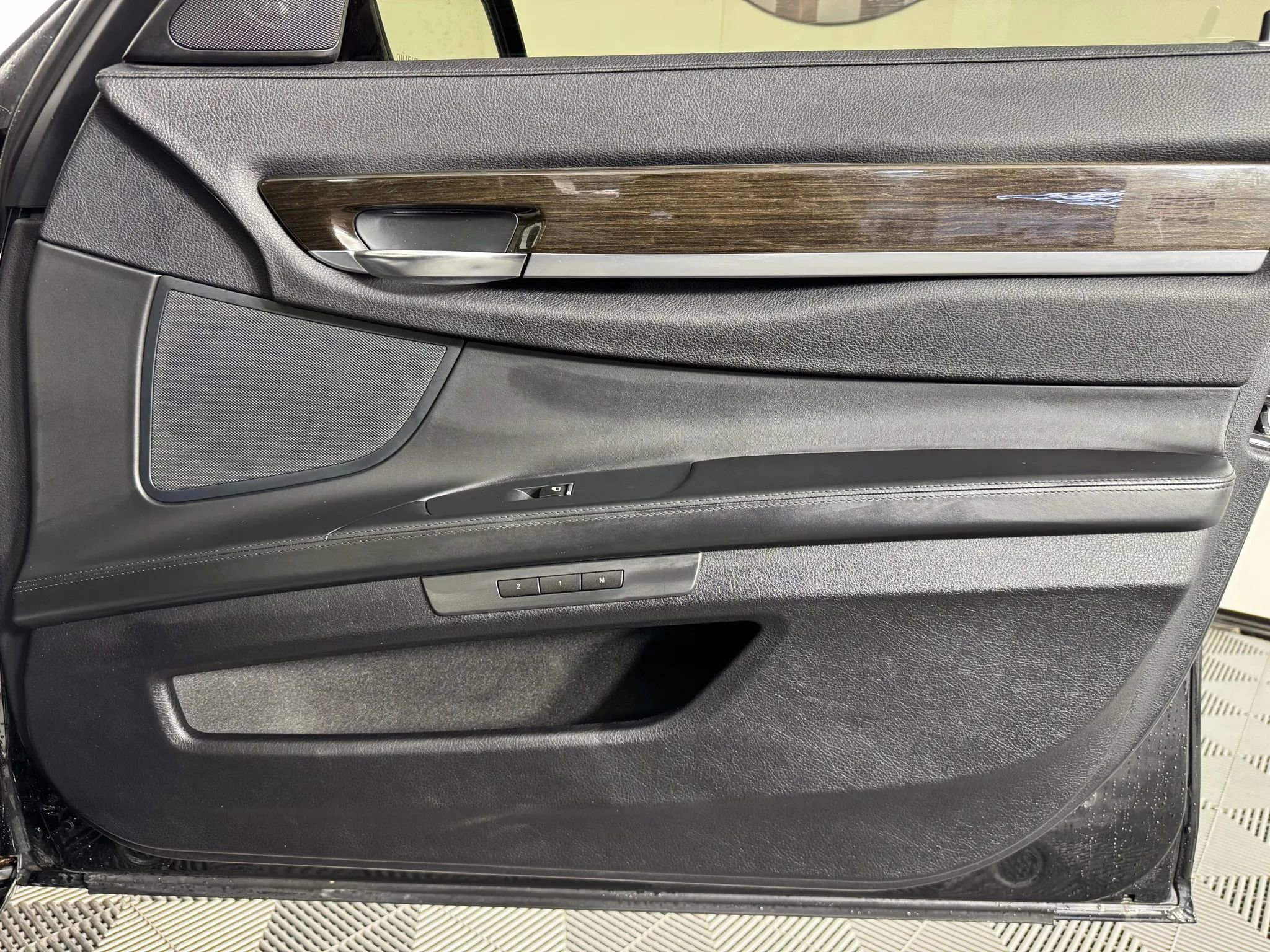 Used 2011 BMW 750Li xDrive image 41