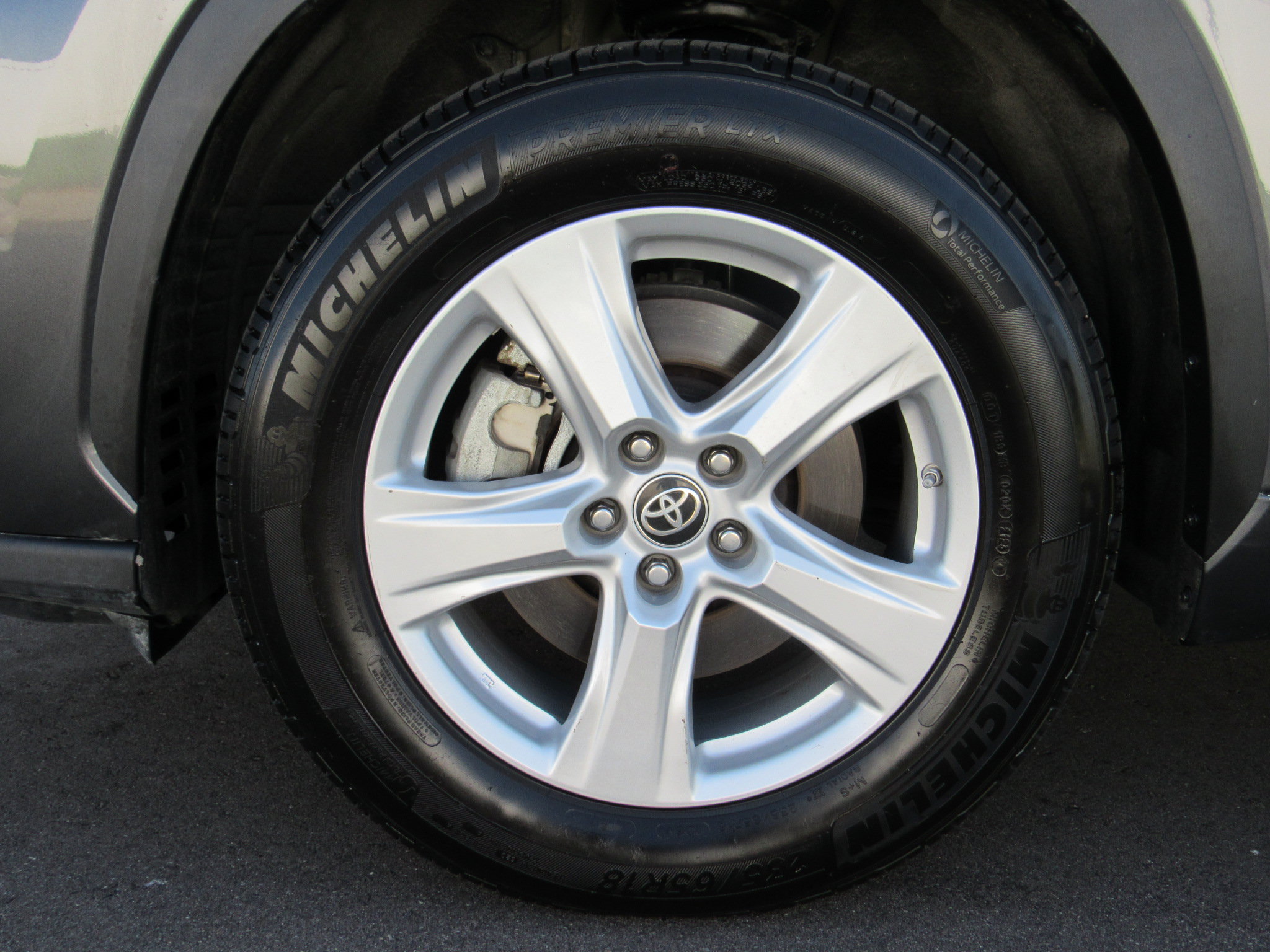 Used 2023 Toyota Highlander LE FWD image 41