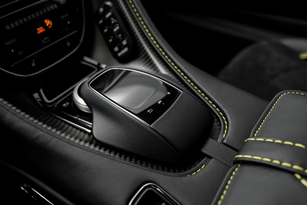 Used 2022 Aston Martin DBS Superleggera RWD image 19