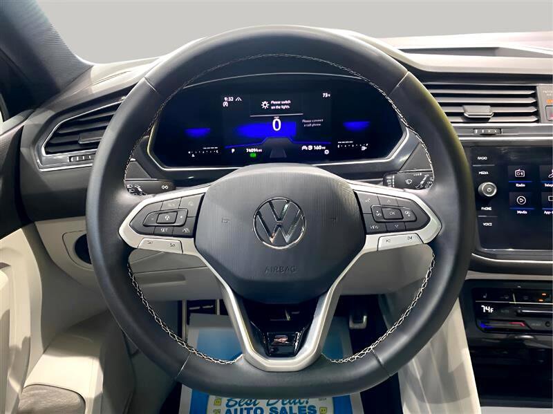 Used 2023 Volkswagen Tiguan SE R-Line image 11
