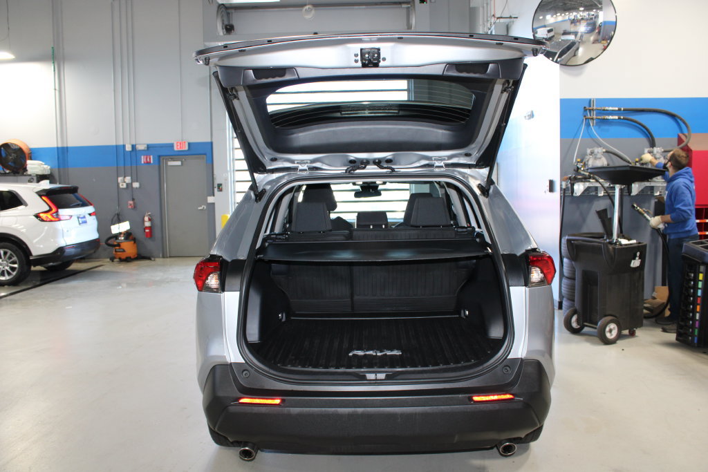 Used 2025 Toyota RAV4 LE AWD/4WD image 23