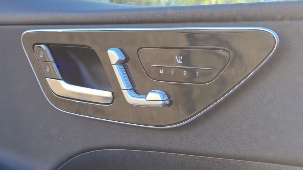 Used 2025 Mercedes-Benz C 300 4MATIC Sedan image 23