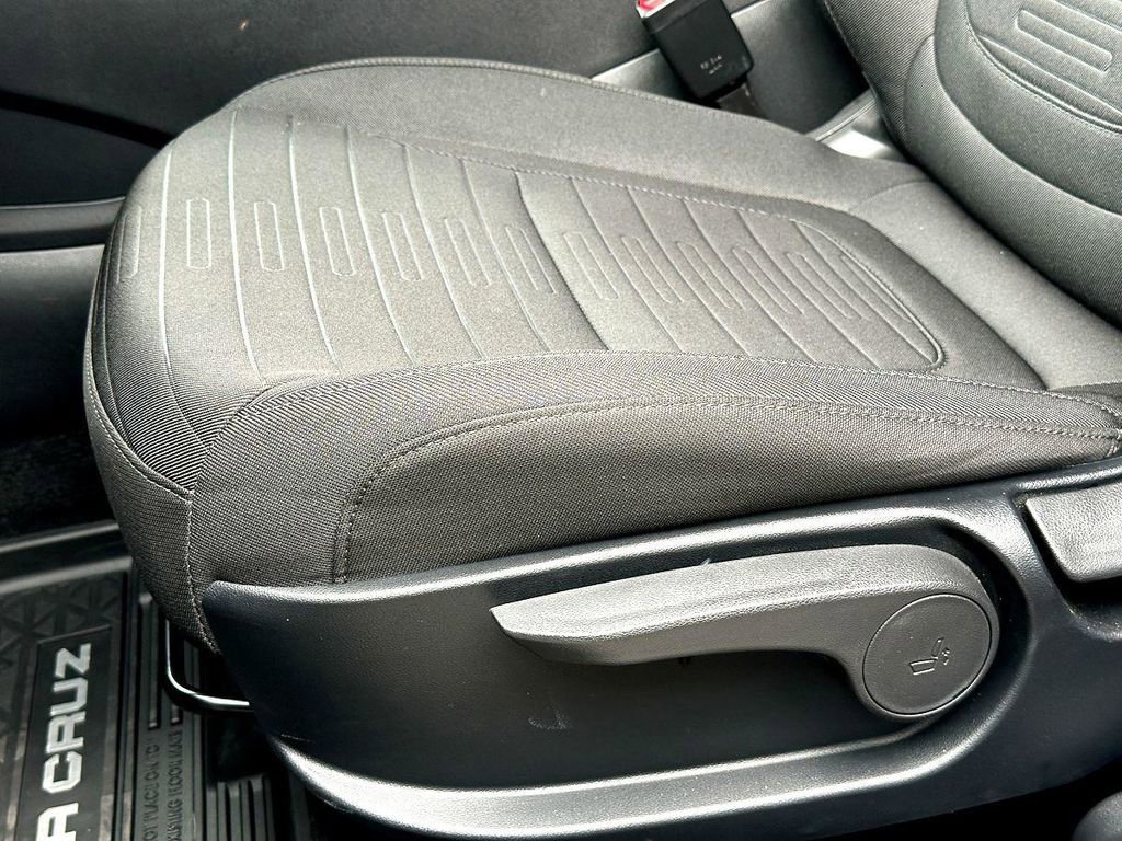 Used 2025 Hyundai Santa Cruz SE image 15