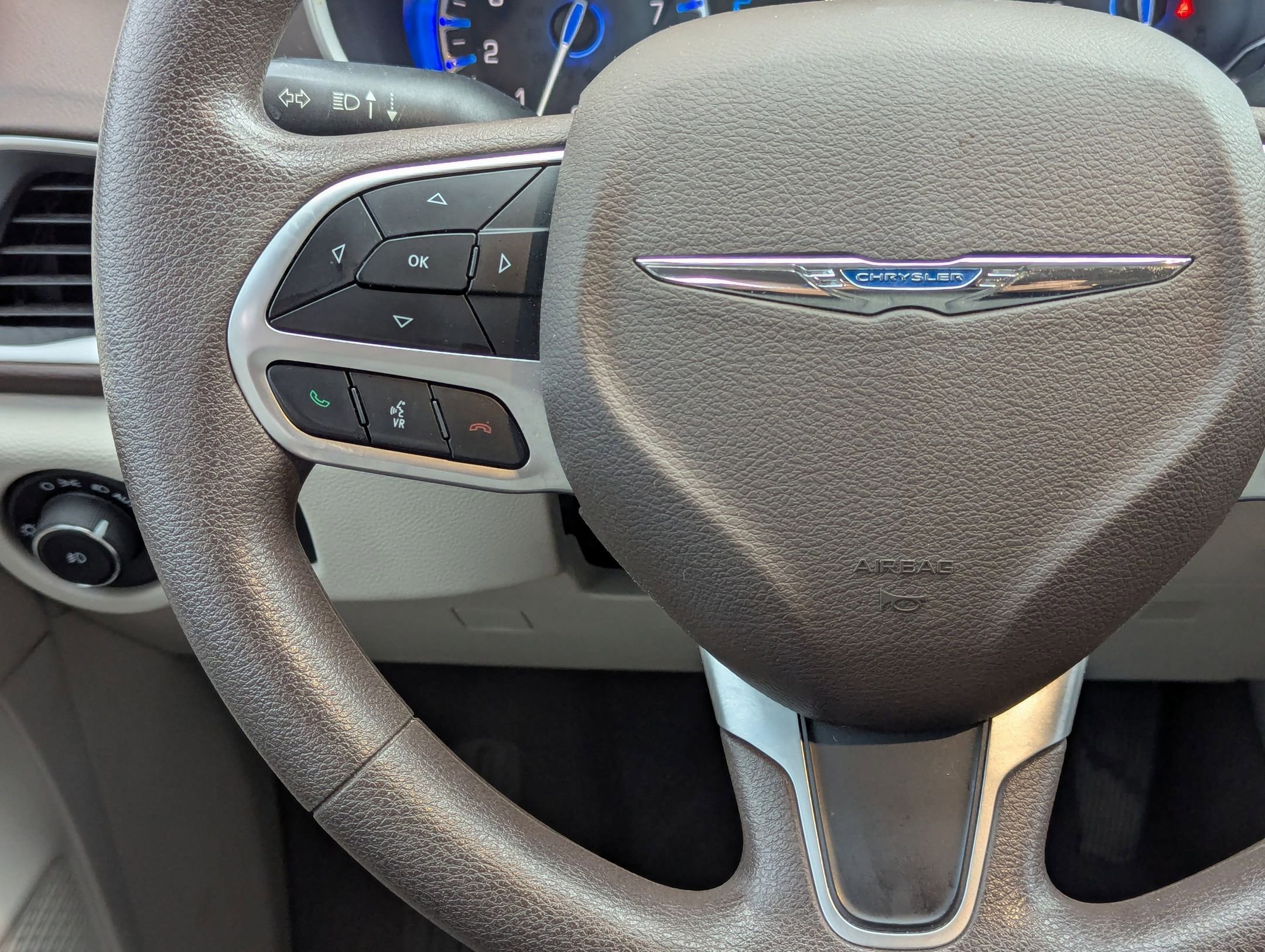 Used 2017 Chrysler Pacifica Touring Plus w/ Security Group image 20