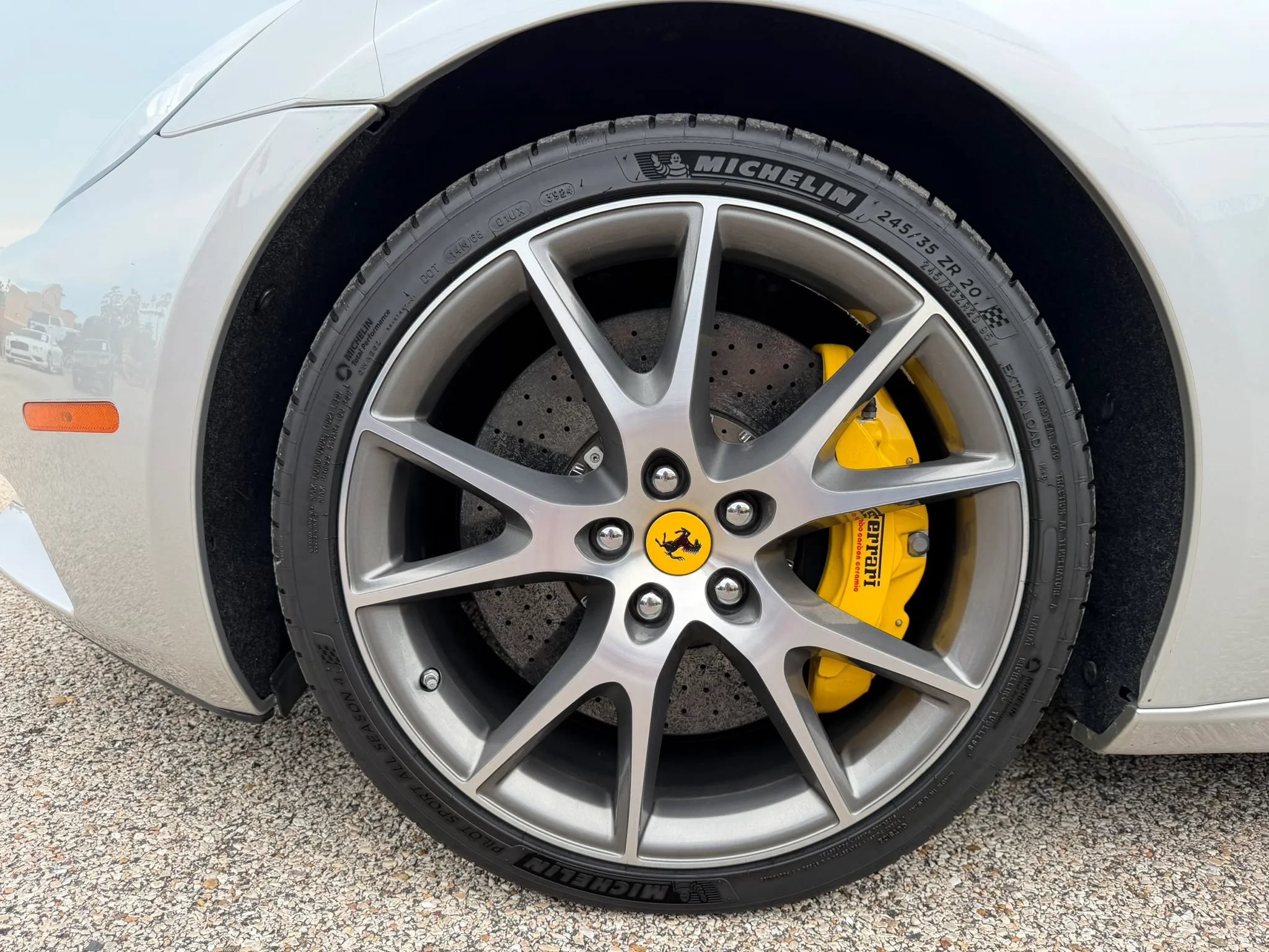 Used 2010 Ferrari California RWD image 13
