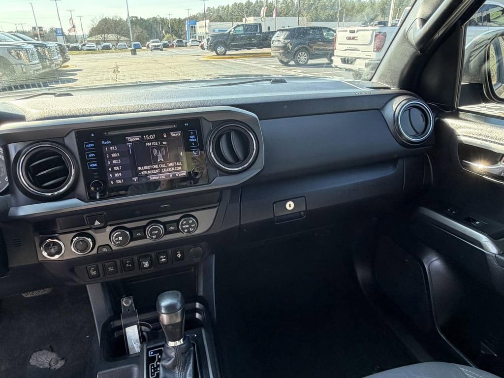 Used 2019 Toyota Tacoma TRD Off-Road w/ Technology Package image 17