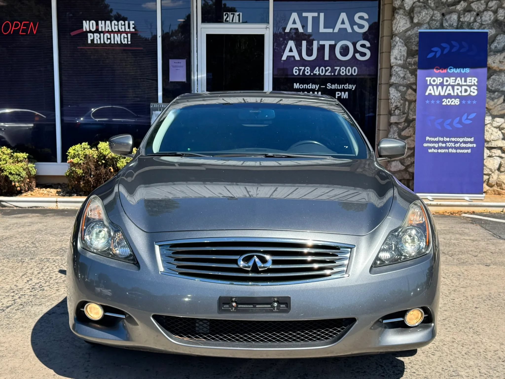 Used 2015 INFINITI Q60 Convertible w/ Premium Package RWD image 2