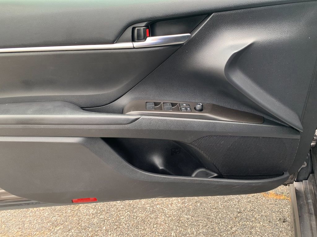 Used 2023 Toyota Camry SE FWD image 12
