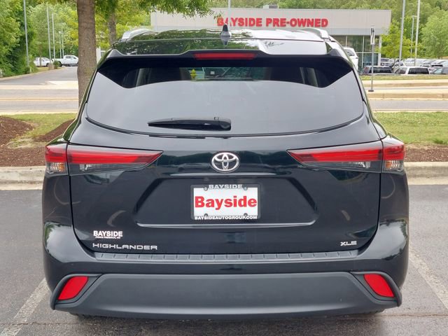 Used 2024 Toyota Highlander XLE FWD image 11