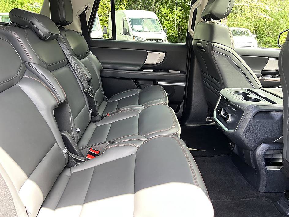 Used 2025 Ford Expedition Max Active AWD/4WD image 23