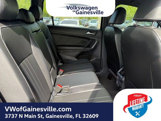 Certified 2024 Volkswagen Tiguan SE R-Line image 8