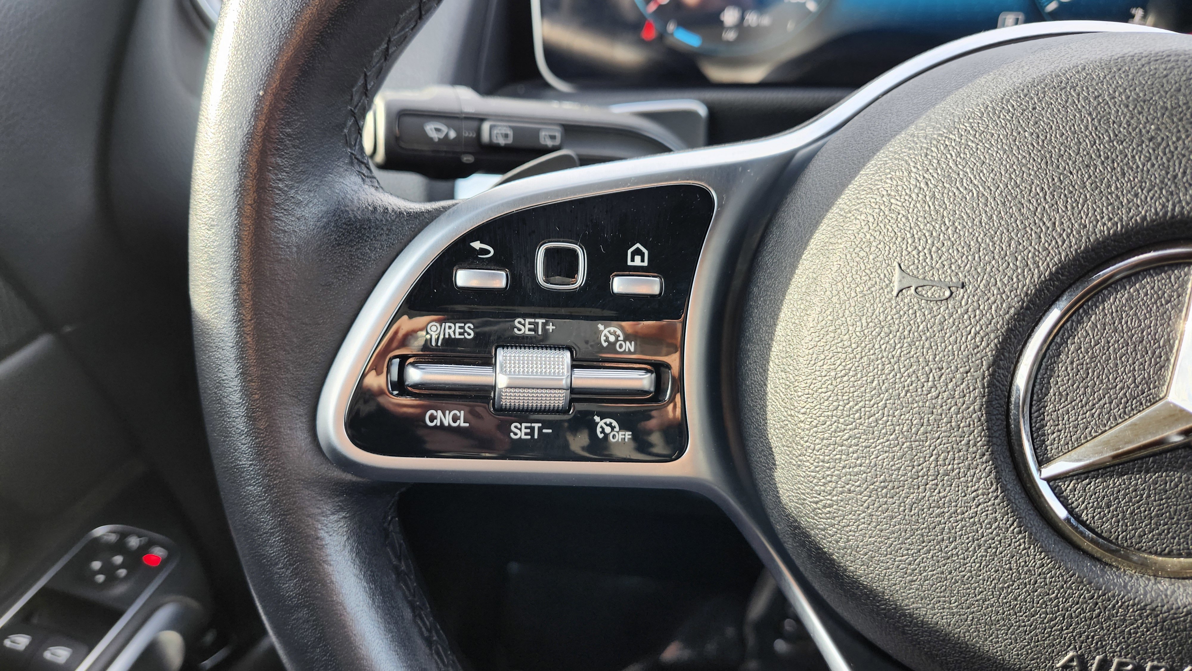 Used 2021 Mercedes-Benz GLB 250 4MATIC image 38