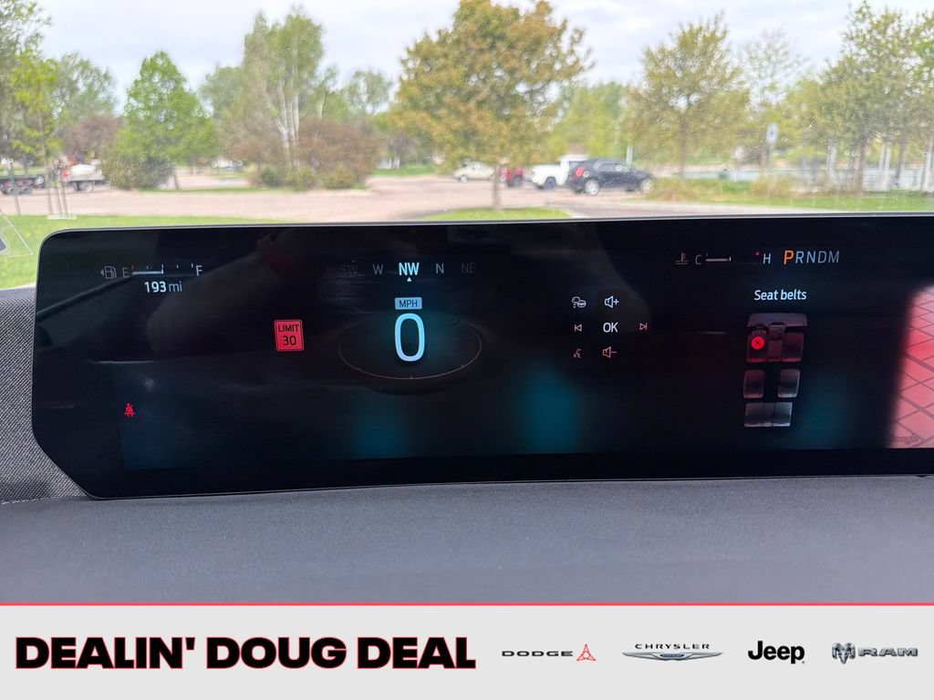 Used 2025 Ford Expedition Platinum w/ Driver's Package AWD/4WD image 16