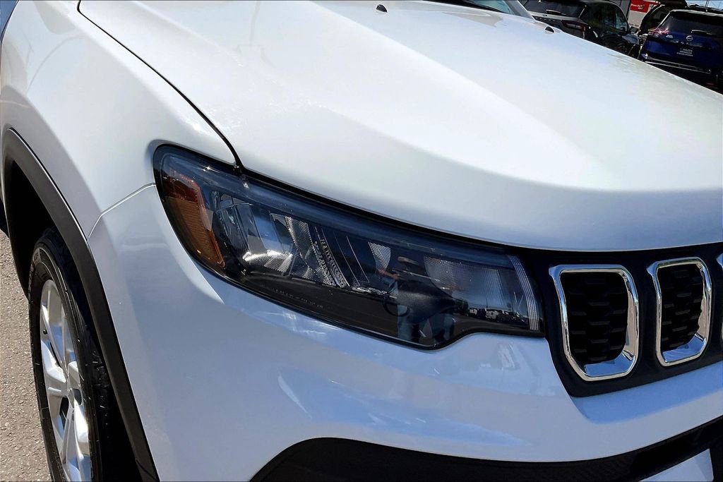 Used 2024 Jeep Compass Sport image 30