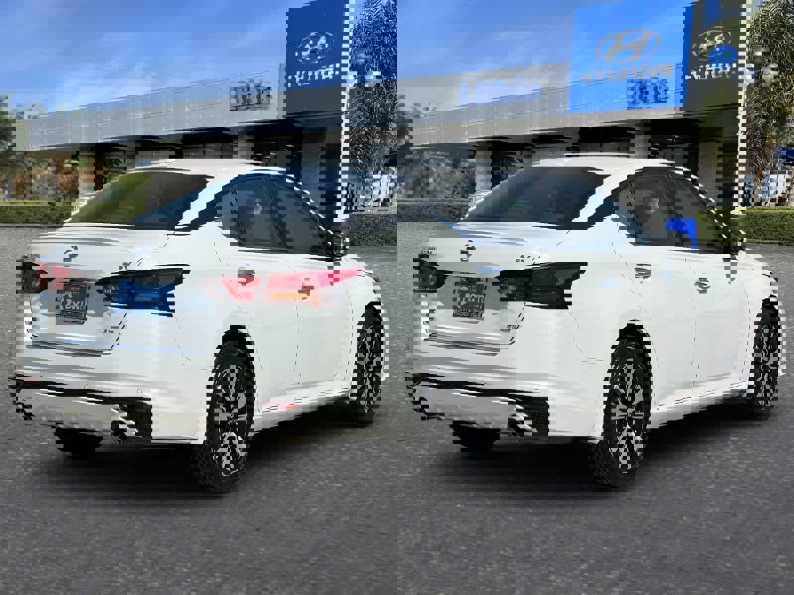 Used 2022 Nissan Altima 2.5 SV w/ SV Premium Package AWD/4WD image 3